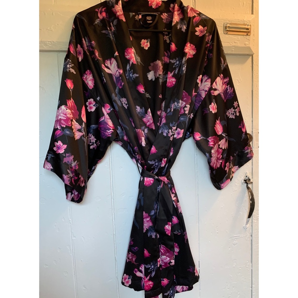 COPY - Victoria’s Secret Satin Kimono Robe 🖤